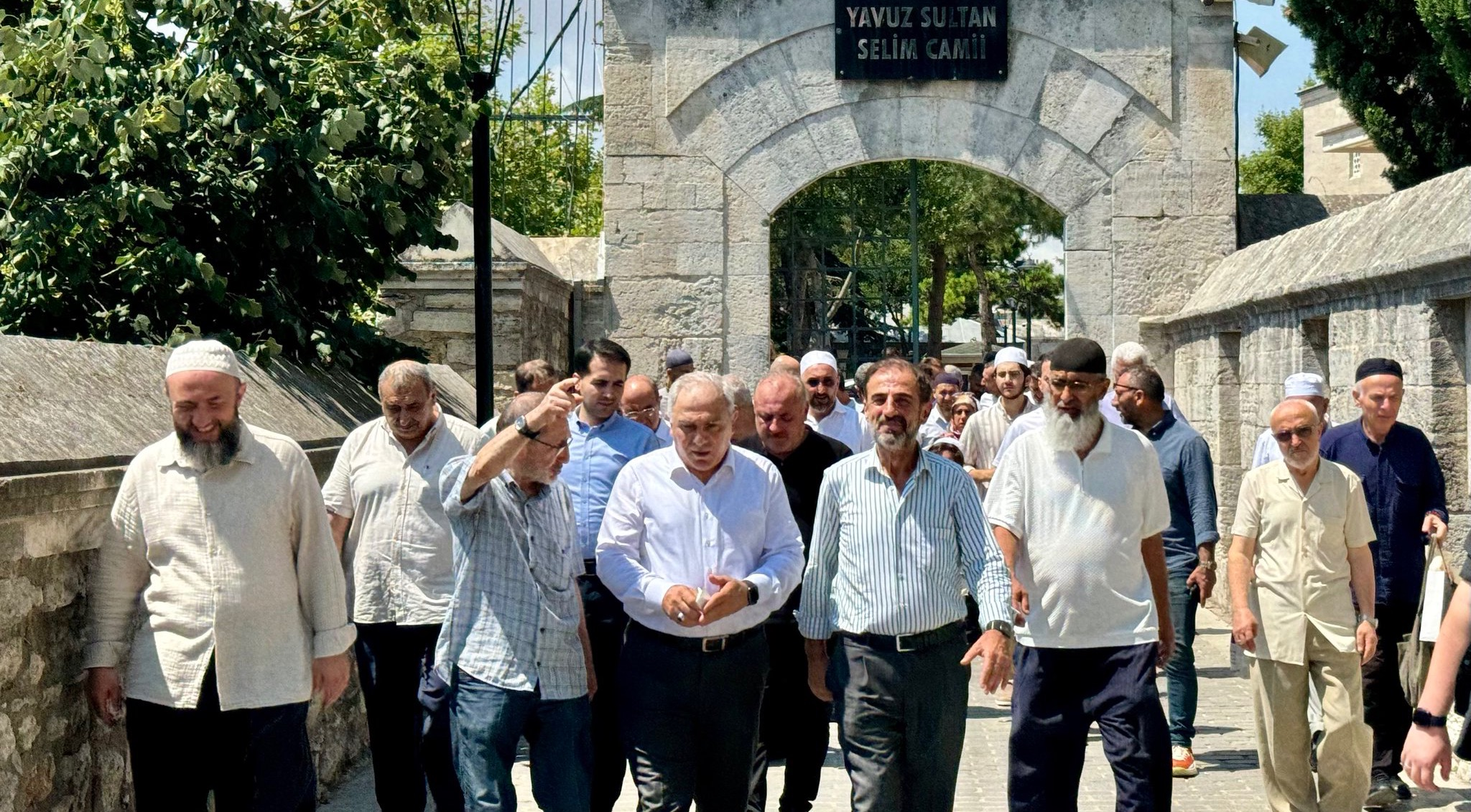 Başkan Turan, Yavuz Sultan Selim Camii nde Hemşehrileriyle Buluştu