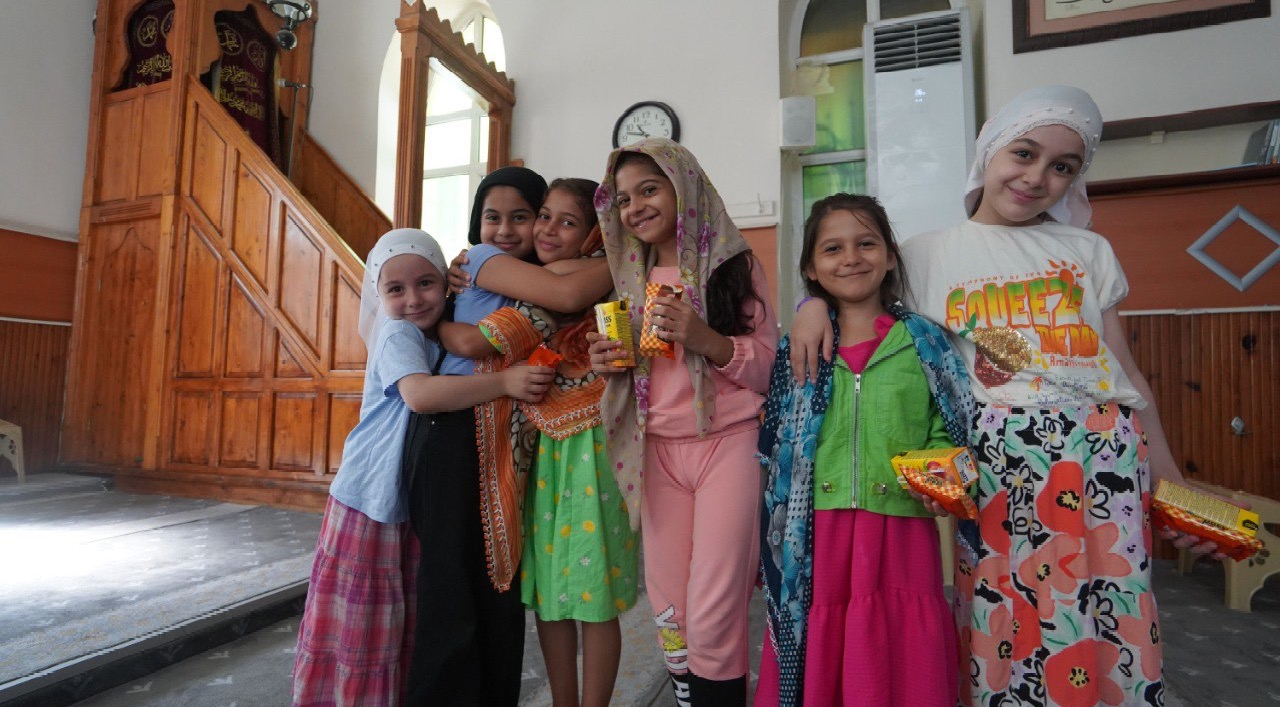 Fatih Belediyesi, Kur ân Kurslarındaki Çocuklarımıza Çeşitli İkramlarda Bulunuyor
