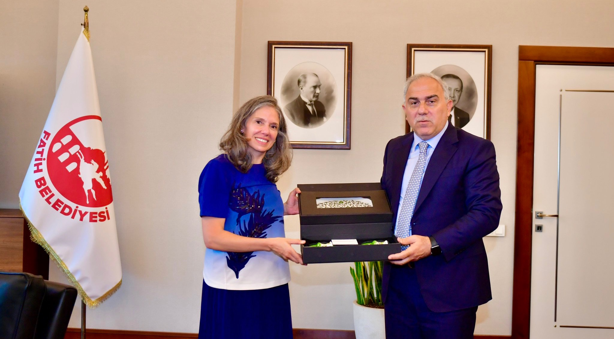 ABD İstanbul Başkonsolosu Julie A. Eadeh, Başkan Turan ı Ziyaret Etti