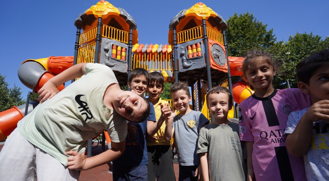 Fatih Belediyesi, Yavuzselim Çukurbostan Parkı ndaki Çocuk Oyun Alanını Yeniledi: Güvenli ve Modern Alanlar