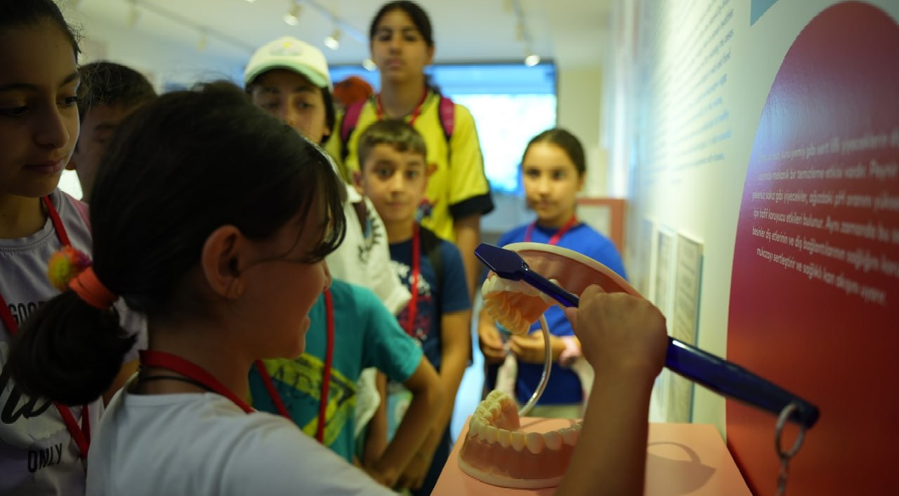 Bilim Fatih ile Diş Müzesi Gezisi: Gençler Bilimle Buluşuyor