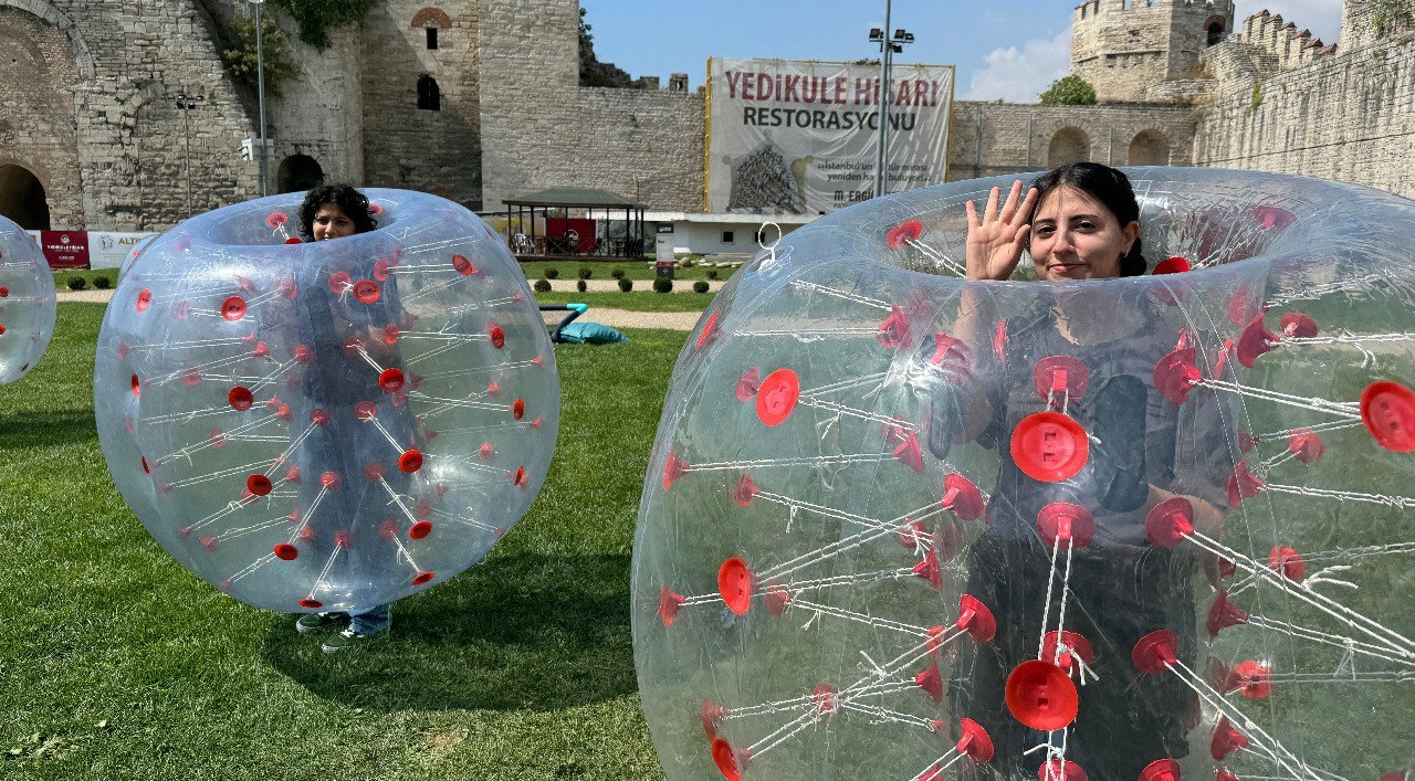 Efsaneleriyle Ünlü Yedikule Hisarı nda Balon Futboluyla Eğlenceli Bir Gün