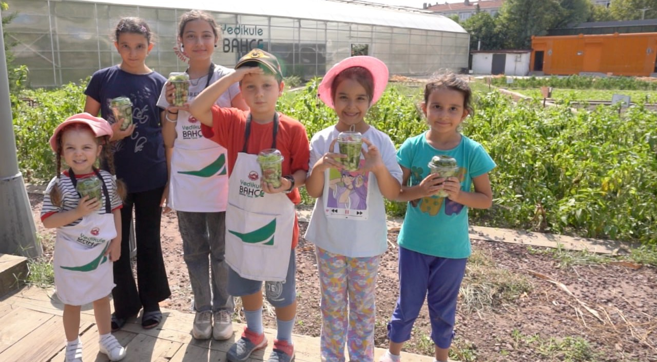 Yedikule Bahçe de Anneler ve Çocukları İçin Salata Zamanı