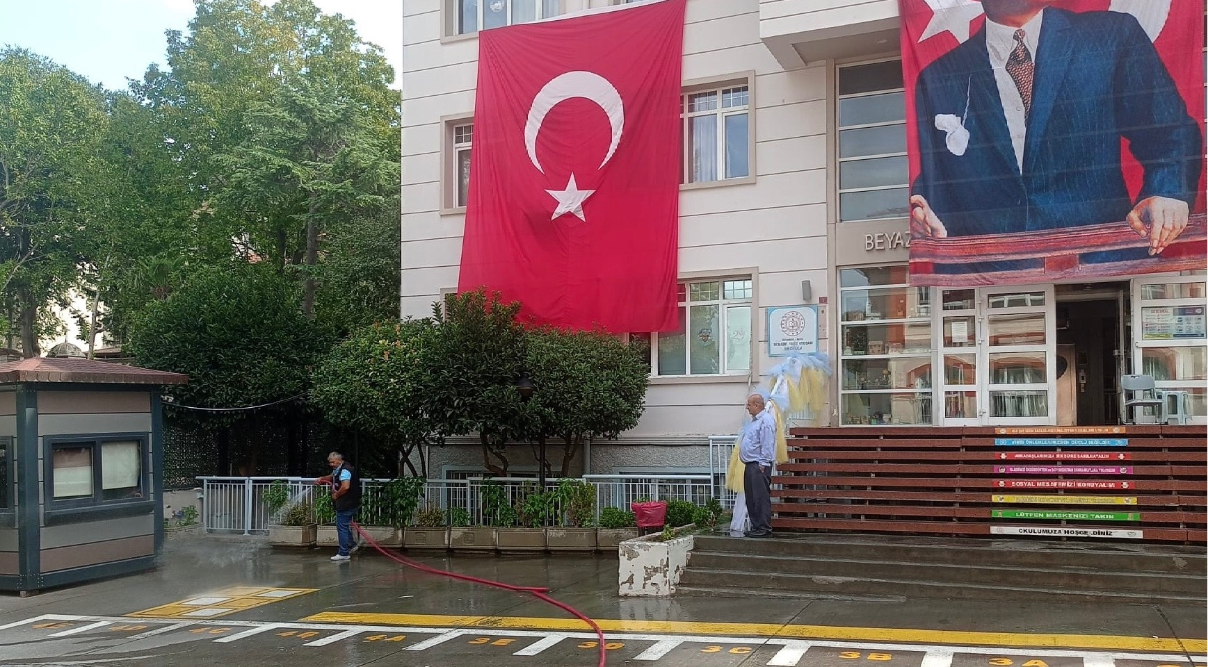 Fatih te Okul Bahçeleri Yeni Eğitim Yılı İçin Hazırlandı