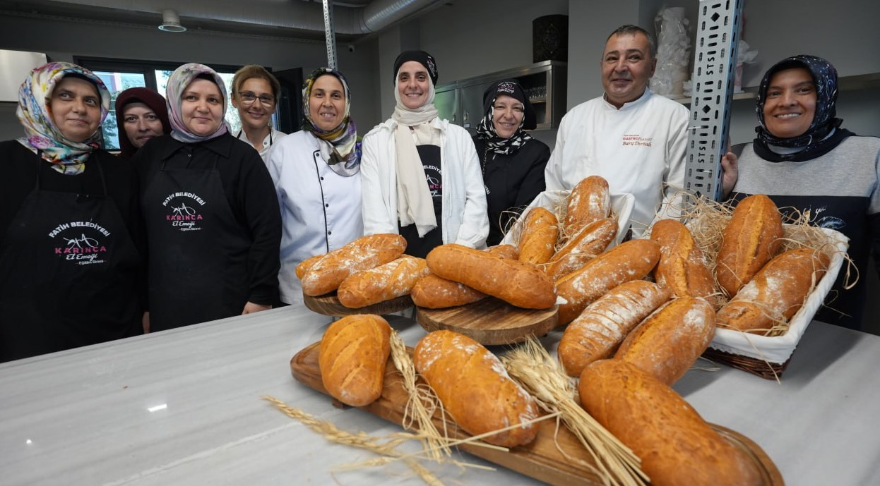 Vatandaşlarımız, KARINCA El Emeği Eğitim Birimi nin GastroSanat taki  Çıtır Ekmek Tarifleri  Atölyesi nde Buluştu