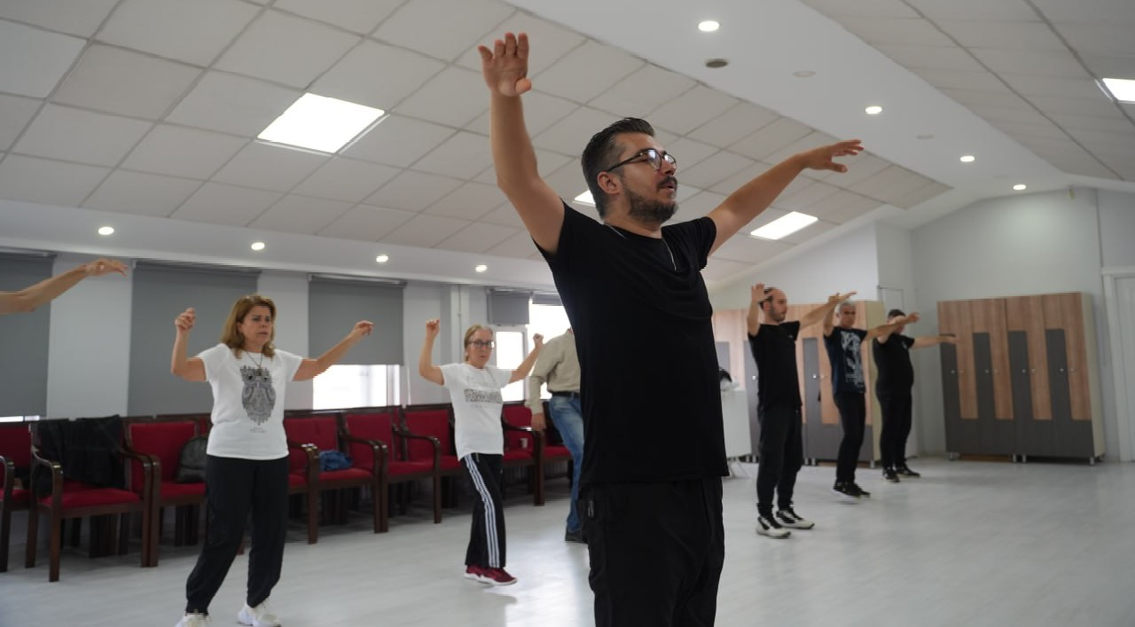 Geleneksel Ezgiler Folklor ve KARINCA El Emeği Eğitim Birimimizin Halk Müziği Koro Eğitimleri nde Buluşuyor