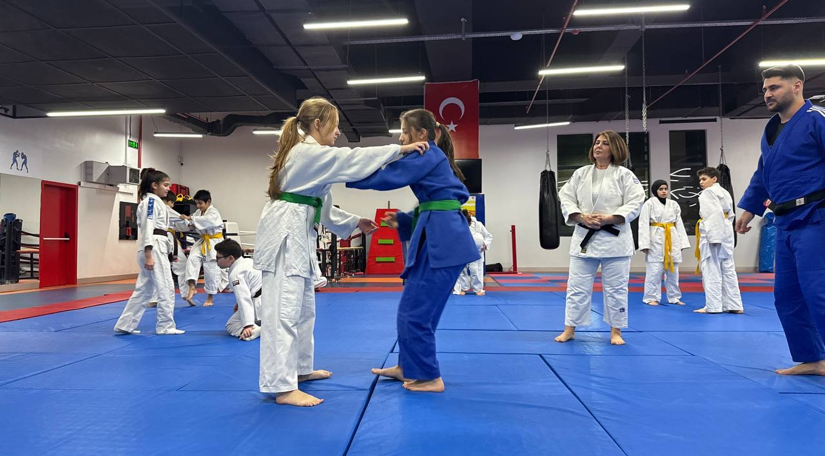 Fatih Belediyesi nden Çocuklarımıza Judo Eğitimi