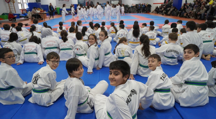 basariya-adim-genclerimizin-taekwondo-kusak-s