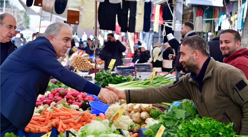 Başkan Turan, Çarşamba Pazarı'nda Hemşehrileriyle Buluştu