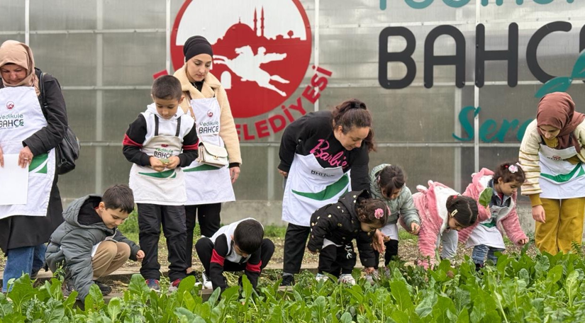 Yedikule Bahçe'de Minik Çiftçilerimiz İlk Tohumlarını Toprakla Buluşturuyor