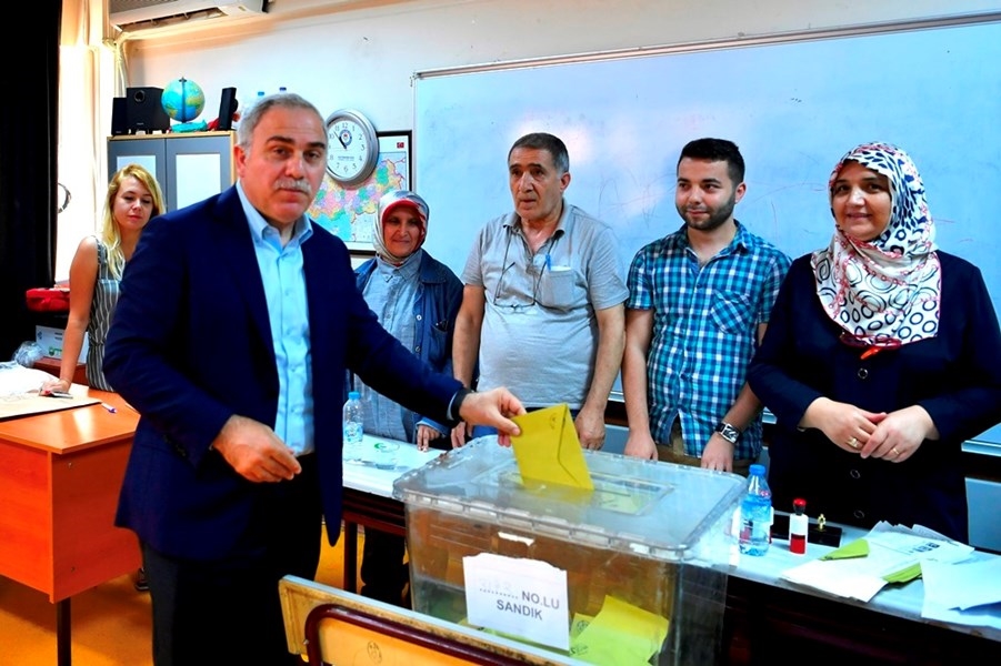 Fatih Belediye Başkanı M. Ergün Turan Oyunu Kullandı