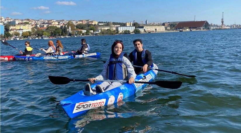 Kano ve Kürek Sporları Merkezi'nde Su Sporları Eğitimlerimiz, Vatandaşlarımızın Katılımıyla Devam Ediyor